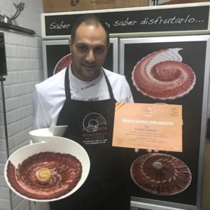 come si taglia un prosciutto: maestro di lama